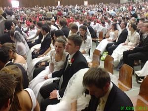 Audienz beim Papst mit Hochzeitspaaren